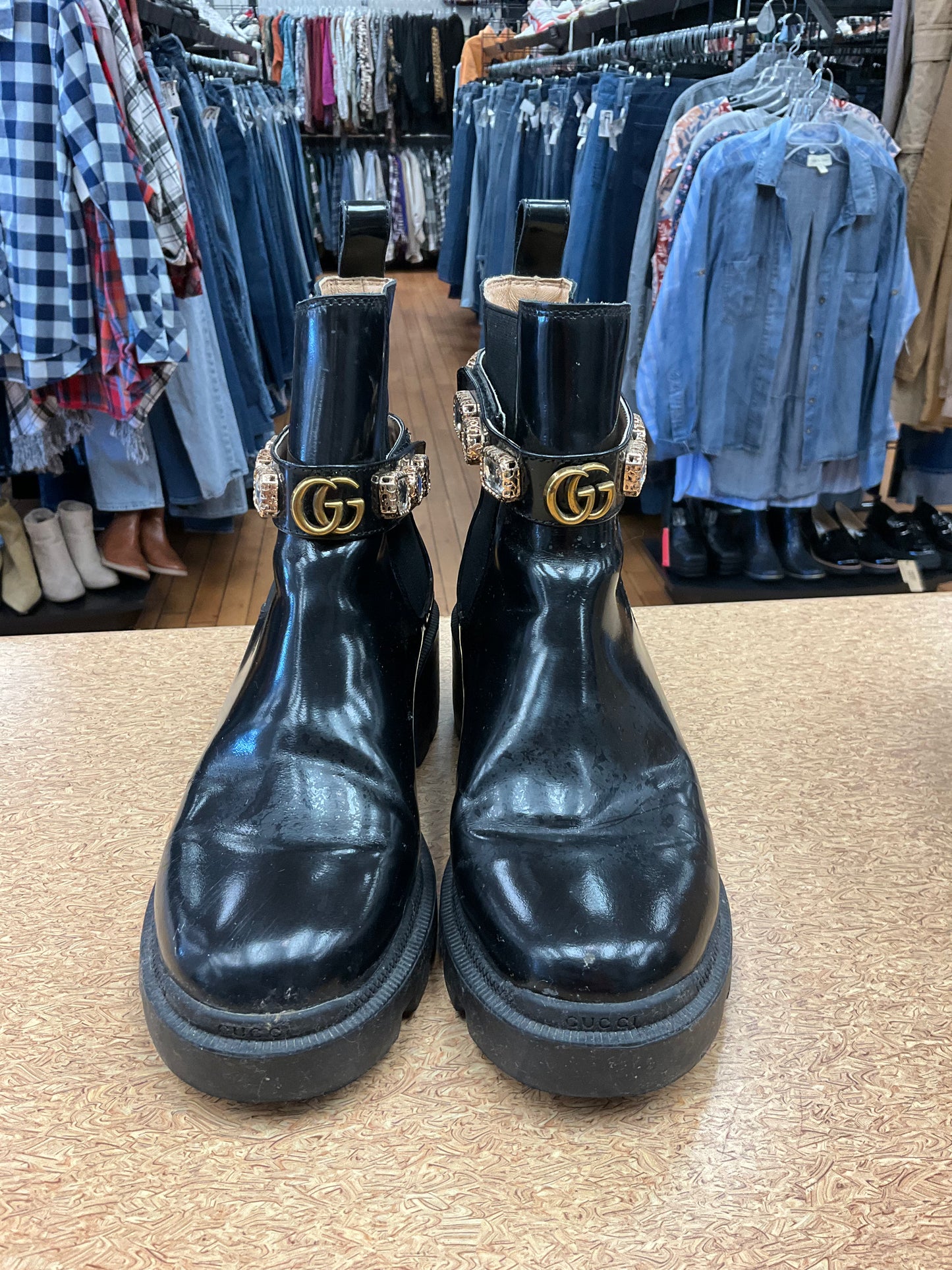 *RESERVED FOR INVOICE* BOOTS LUXURY DESIGNER by GUCCI In BLACK, Size: 8