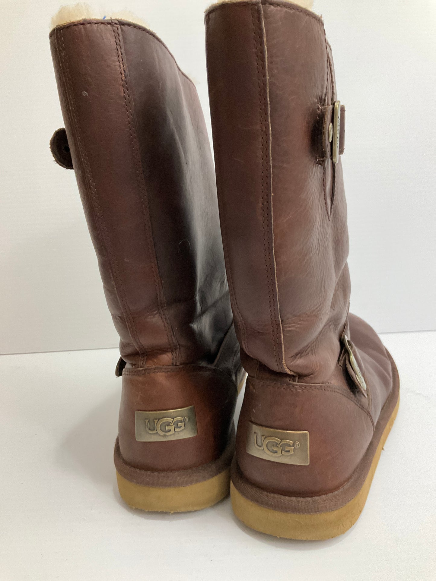 Boots Snow By Ugg  Size: 9