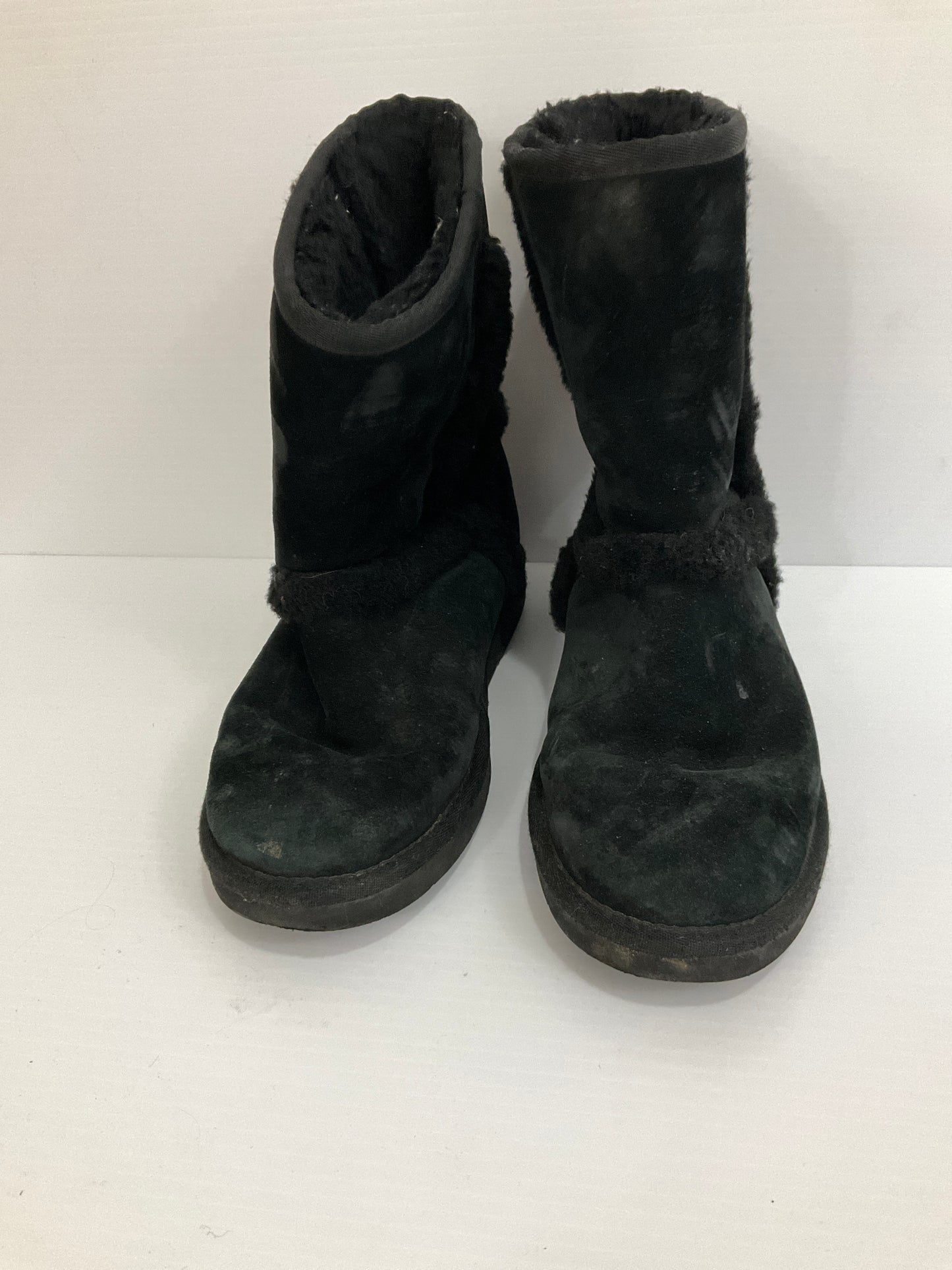 Boots Snow By Ugg  Size: 7
