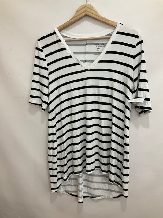 Top Short Sleeve Basic By Torrid  Size: M